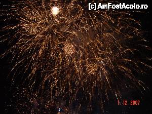 [P12] Artificii la inaugurarea bradului » foto by abancor
 - 
<span class="allrVoted glyphicon glyphicon-heart hidden" id="av417822"></span>
<a class="m-l-10 hidden" id="sv417822" onclick="voting_Foto_DelVot(,417822,14175)" role="button">șterge vot <span class="glyphicon glyphicon-remove"></span></a>
<a id="v9417822" class=" c-red"  onclick="voting_Foto_SetVot(417822)" role="button"><span class="glyphicon glyphicon-heart-empty"></span> <b>LIKE</b> = Votează poza</a> <img class="hidden"  id="f417822W9" src="/imagini/loader.gif" border="0" /><span class="AjErrMes hidden" id="e417822ErM"></span>