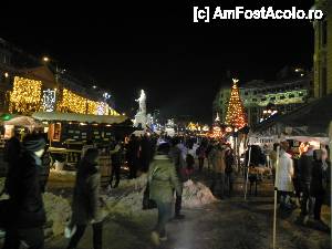 [P05] Căruța cu cîrnați, care poate fi întîlnită în tot restul anului pe Lipscani. Aici aveau și bere fiartă (înduclită și aromată)  » foto by abancor
 - 
<span class="allrVoted glyphicon glyphicon-heart hidden" id="av417814"></span>
<a class="m-l-10 hidden" id="sv417814" onclick="voting_Foto_DelVot(,417814,14175)" role="button">șterge vot <span class="glyphicon glyphicon-remove"></span></a>
<a id="v9417814" class=" c-red"  onclick="voting_Foto_SetVot(417814)" role="button"><span class="glyphicon glyphicon-heart-empty"></span> <b>LIKE</b> = Votează poza</a> <img class="hidden"  id="f417814W9" src="/imagini/loader.gif" border="0" /><span class="AjErrMes hidden" id="e417814ErM"></span>