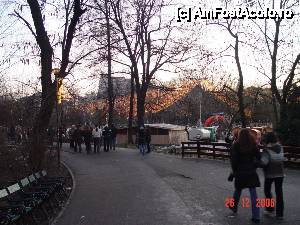 [P08] Remember 2006 – Tîrgul de Crăciun din Cișmigiu » foto by abancor
 - 
<span class="allrVoted glyphicon glyphicon-heart hidden" id="av417817"></span>
<a class="m-l-10 hidden" id="sv417817" onclick="voting_Foto_DelVot(,417817,14175)" role="button">șterge vot <span class="glyphicon glyphicon-remove"></span></a>
<a id="v9417817" class=" c-red"  onclick="voting_Foto_SetVot(417817)" role="button"><span class="glyphicon glyphicon-heart-empty"></span> <b>LIKE</b> = Votează poza</a> <img class="hidden"  id="f417817W9" src="/imagini/loader.gif" border="0" /><span class="AjErrMes hidden" id="e417817ErM"></span>