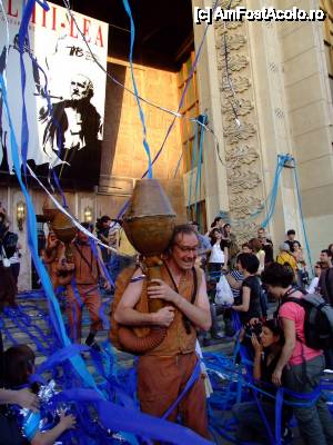 [P11] 'B-fit in the street' / Les vernisseurs 2008 » foto by IoanaV
 - 
<span class="allrVoted glyphicon glyphicon-heart hidden" id="av421862"></span>
<a class="m-l-10 hidden" id="sv421862" onclick="voting_Foto_DelVot(,421862,14175)" role="button">șterge vot <span class="glyphicon glyphicon-remove"></span></a>
<a id="v9421862" class=" c-red"  onclick="voting_Foto_SetVot(421862)" role="button"><span class="glyphicon glyphicon-heart-empty"></span> <b>LIKE</b> = Votează poza</a> <img class="hidden"  id="f421862W9" src="/imagini/loader.gif" border="0" /><span class="AjErrMes hidden" id="e421862ErM"></span>