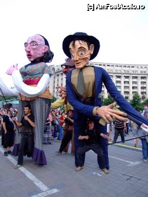 [P15] 'B-fit in the street' / Les geants du sud 2008 » foto by IoanaV
 - 
<span class="allrVoted glyphicon glyphicon-heart hidden" id="av421866"></span>
<a class="m-l-10 hidden" id="sv421866" onclick="voting_Foto_DelVot(,421866,14175)" role="button">șterge vot <span class="glyphicon glyphicon-remove"></span></a>
<a id="v9421866" class=" c-red"  onclick="voting_Foto_SetVot(421866)" role="button"><span class="glyphicon glyphicon-heart-empty"></span> <b>LIKE</b> = Votează poza</a> <img class="hidden"  id="f421866W9" src="/imagini/loader.gif" border="0" /><span class="AjErrMes hidden" id="e421866ErM"></span>