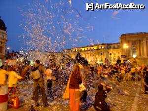 [P04] 'B-fit in the street' / Les vernisseurs: joyeuse pagaille (dezordinea vesela)  » foto by IoanaV
 - 
<span class="allrVoted glyphicon glyphicon-heart hidden" id="av421855"></span>
<a class="m-l-10 hidden" id="sv421855" onclick="voting_Foto_DelVot(,421855,14175)" role="button">șterge vot <span class="glyphicon glyphicon-remove"></span></a>
<a id="v9421855" class=" c-red"  onclick="voting_Foto_SetVot(421855)" role="button"><span class="glyphicon glyphicon-heart-empty"></span> <b>LIKE</b> = Votează poza</a> <img class="hidden"  id="f421855W9" src="/imagini/loader.gif" border="0" /><span class="AjErrMes hidden" id="e421855ErM"></span>