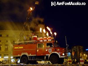 [P06] 'B-fit in the street' / Les bangditos - spectacol pirotehnic Guardian Angels » foto by IoanaV
 - 
<span class="allrVoted glyphicon glyphicon-heart hidden" id="av421857"></span>
<a class="m-l-10 hidden" id="sv421857" onclick="voting_Foto_DelVot(,421857,14175)" role="button">șterge vot <span class="glyphicon glyphicon-remove"></span></a>
<a id="v9421857" class=" c-red"  onclick="voting_Foto_SetVot(421857)" role="button"><span class="glyphicon glyphicon-heart-empty"></span> <b>LIKE</b> = Votează poza</a> <img class="hidden"  id="f421857W9" src="/imagini/loader.gif" border="0" /><span class="AjErrMes hidden" id="e421857ErM"></span>