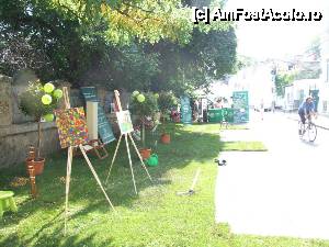 [P02] 'Street Delivery' / Peticu de iarba. Puteti sa udati si florile!  » foto by IoanaV
 - 
<span class="allrVoted glyphicon glyphicon-heart hidden" id="av422532"></span>
<a class="m-l-10 hidden" id="sv422532" onclick="voting_Foto_DelVot(,422532,14175)" role="button">șterge vot <span class="glyphicon glyphicon-remove"></span></a>
<a id="v9422532" class=" c-red"  onclick="voting_Foto_SetVot(422532)" role="button"><span class="glyphicon glyphicon-heart-empty"></span> <b>LIKE</b> = Votează poza</a> <img class="hidden"  id="f422532W9" src="/imagini/loader.gif" border="0" /><span class="AjErrMes hidden" id="e422532ErM"></span>