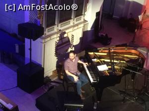[P15] Jazz in church - Apoi s-a asezat la pian » foto by mishu
 - 
<span class="allrVoted glyphicon glyphicon-heart hidden" id="av960403"></span>
<a class="m-l-10 hidden" id="sv960403" onclick="voting_Foto_DelVot(,960403,14175)" role="button">șterge vot <span class="glyphicon glyphicon-remove"></span></a>
<a id="v9960403" class=" c-red"  onclick="voting_Foto_SetVot(960403)" role="button"><span class="glyphicon glyphicon-heart-empty"></span> <b>LIKE</b> = Votează poza</a> <img class="hidden"  id="f960403W9" src="/imagini/loader.gif" border="0" /><span class="AjErrMes hidden" id="e960403ErM"></span>