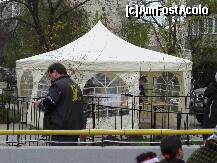 [P19] Cortul unde erau pregatite paharele cu vin fiert, ceai cald, cosuletele cu covrigi, mere, bomboane si se imparteau baloane. » foto by Horia
 - 
<span class="allrVoted glyphicon glyphicon-heart hidden" id="av172053"></span>
<a class="m-l-10 hidden" id="sv172053" onclick="voting_Foto_DelVot(,172053,14175)" role="button">șterge vot <span class="glyphicon glyphicon-remove"></span></a>
<a id="v9172053" class=" c-red"  onclick="voting_Foto_SetVot(172053)" role="button"><span class="glyphicon glyphicon-heart-empty"></span> <b>LIKE</b> = Votează poza</a> <img class="hidden"  id="f172053W9" src="/imagini/loader.gif" border="0" /><span class="AjErrMes hidden" id="e172053ErM"></span>