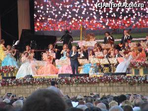 [P07] Foto pe scena mare, observaţi culorile rochiilor » foto by Michi
 - 
<span class="allrVoted glyphicon glyphicon-heart hidden" id="av626467"></span>
<a class="m-l-10 hidden" id="sv626467" onclick="voting_Foto_DelVot(,626467,14175)" role="button">șterge vot <span class="glyphicon glyphicon-remove"></span></a>
<a id="v9626467" class=" c-red"  onclick="voting_Foto_SetVot(626467)" role="button"><span class="glyphicon glyphicon-heart-empty"></span> <b>LIKE</b> = Votează poza</a> <img class="hidden"  id="f626467W9" src="/imagini/loader.gif" border="0" /><span class="AjErrMes hidden" id="e626467ErM"></span>