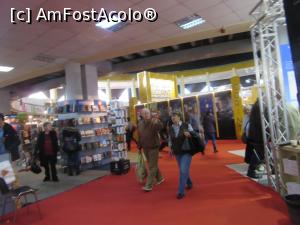 [P15] Standuri de editură » foto by Michi
 - 
<span class="allrVoted glyphicon glyphicon-heart hidden" id="av924334"></span>
<a class="m-l-10 hidden" id="sv924334" onclick="voting_Foto_DelVot(,924334,14175)" role="button">șterge vot <span class="glyphicon glyphicon-remove"></span></a>
<a id="v9924334" class=" c-red"  onclick="voting_Foto_SetVot(924334)" role="button"><span class="glyphicon glyphicon-heart-empty"></span> <b>LIKE</b> = Votează poza</a> <img class="hidden"  id="f924334W9" src="/imagini/loader.gif" border="0" /><span class="AjErrMes hidden" id="e924334ErM"></span>