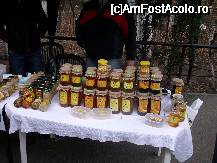 [P20] miere de toate felurile si alte produse apicole... » foto by sandu.53
 - 
<span class="allrVoted glyphicon glyphicon-heart hidden" id="av167032"></span>
<a class="m-l-10 hidden" id="sv167032" onclick="voting_Foto_DelVot(,167032,14175)" role="button">șterge vot <span class="glyphicon glyphicon-remove"></span></a>
<a id="v9167032" class=" c-red"  onclick="voting_Foto_SetVot(167032)" role="button"><span class="glyphicon glyphicon-heart-empty"></span> <b>LIKE</b> = Votează poza</a> <img class="hidden"  id="f167032W9" src="/imagini/loader.gif" border="0" /><span class="AjErrMes hidden" id="e167032ErM"></span>