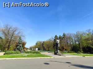 [P02] Intrarea Charles de Gaulle (și statuia) - Parcul Regele Mihai I (fostul Herăstrău). » foto by tata123 🔱
 - 
<span class="allrVoted glyphicon glyphicon-heart hidden" id="av1359944"></span>
<a class="m-l-10 hidden" id="sv1359944" onclick="voting_Foto_DelVot(,1359944,14175)" role="button">șterge vot <span class="glyphicon glyphicon-remove"></span></a>
<a id="v91359944" class=" c-red"  onclick="voting_Foto_SetVot(1359944)" role="button"><span class="glyphicon glyphicon-heart-empty"></span> <b>LIKE</b> = Votează poza</a> <img class="hidden"  id="f1359944W9" src="/imagini/loader.gif" border="0" /><span class="AjErrMes hidden" id="e1359944ErM"></span>