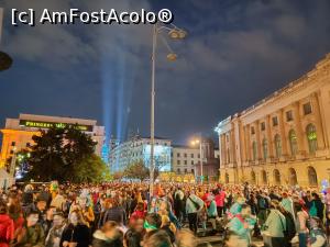 [P12] O mulțime de oameni pe Calea Victoriei. » foto by tata123 🔱
 - 
<span class="allrVoted glyphicon glyphicon-heart hidden" id="av1361053"></span>
<a class="m-l-10 hidden" id="sv1361053" onclick="voting_Foto_DelVot(,1361053,14175)" role="button">șterge vot <span class="glyphicon glyphicon-remove"></span></a>
<a id="v91361053" class=" c-red"  onclick="voting_Foto_SetVot(1361053)" role="button"><span class="glyphicon glyphicon-heart-empty"></span> <b>LIKE</b> = Votează poza</a> <img class="hidden"  id="f1361053W9" src="/imagini/loader.gif" border="0" /><span class="AjErrMes hidden" id="e1361053ErM"></span>