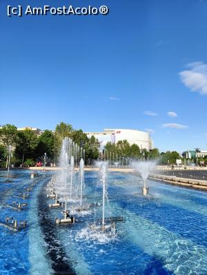 [P01] Fântânile de la Unirii - în drum spre evenimentul „Noaptea Muzeelor”. » foto by tata123 🔱
 - 
<span class="allrVoted glyphicon glyphicon-heart hidden" id="av1364463"></span>
<a class="m-l-10 hidden" id="sv1364463" onclick="voting_Foto_DelVot(,1364463,14175)" role="button">șterge vot <span class="glyphicon glyphicon-remove"></span></a>
<a id="v91364463" class=" c-red"  onclick="voting_Foto_SetVot(1364463)" role="button"><span class="glyphicon glyphicon-heart-empty"></span> <b>LIKE</b> = Votează poza</a> <img class="hidden"  id="f1364463W9" src="/imagini/loader.gif" border="0" /><span class="AjErrMes hidden" id="e1364463ErM"></span>