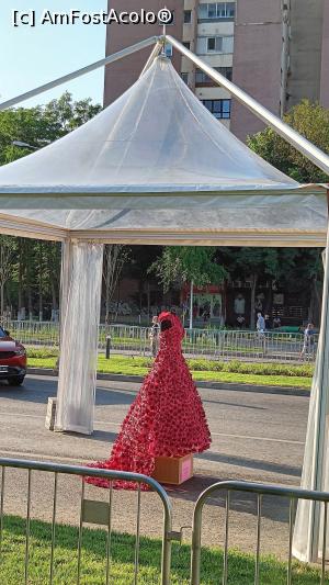 [P17] Rochia din 1.000 de trandafiri reciclabili. » foto by tata123 🔱
 - 
<span class="allrVoted glyphicon glyphicon-heart hidden" id="av1368674"></span>
<a class="m-l-10 hidden" id="sv1368674" onclick="voting_Foto_DelVot(,1368674,14175)" role="button">șterge vot <span class="glyphicon glyphicon-remove"></span></a>
<a id="v91368674" class=" c-red"  onclick="voting_Foto_SetVot(1368674)" role="button"><span class="glyphicon glyphicon-heart-empty"></span> <b>LIKE</b> = Votează poza</a> <img class="hidden"  id="f1368674W9" src="/imagini/loader.gif" border="0" /><span class="AjErrMes hidden" id="e1368674ErM"></span>