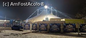 [P02] În jurul cortului sunt așezate „locuințele” artiștilor și toată recuzita. » foto by tata123 🔱
 - 
<span class="allrVoted glyphicon glyphicon-heart hidden" id="av1516950"></span>
<a class="m-l-10 hidden" id="sv1516950" onclick="voting_Foto_DelVot(,1516950,14175)" role="button">șterge vot <span class="glyphicon glyphicon-remove"></span></a>
<a id="v91516950" class=" c-red"  onclick="voting_Foto_SetVot(1516950)" role="button"><span class="glyphicon glyphicon-heart-empty"></span> <b>LIKE</b> = Votează poza</a> <img class="hidden"  id="f1516950W9" src="/imagini/loader.gif" border="0" /><span class="AjErrMes hidden" id="e1516950ErM"></span>