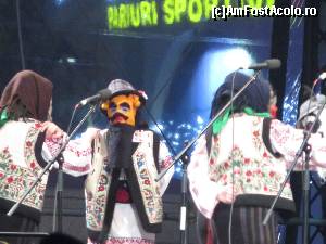 [P26] Jocul măștilor botoșănene - grupul din Hudești.  » foto by tata123 🔱
 - 
<span class="allrVoted glyphicon glyphicon-heart hidden" id="av581013"></span>
<a class="m-l-10 hidden" id="sv581013" onclick="voting_Foto_DelVot(,581013,14175)" role="button">șterge vot <span class="glyphicon glyphicon-remove"></span></a>
<a id="v9581013" class=" c-red"  onclick="voting_Foto_SetVot(581013)" role="button"><span class="glyphicon glyphicon-heart-empty"></span> <b>LIKE</b> = Votează poza</a> <img class="hidden"  id="f581013W9" src="/imagini/loader.gif" border="0" /><span class="AjErrMes hidden" id="e581013ErM"></span>