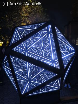 [P19] „Microcosmos” - lângă biserica Krețulescu.  » foto by tata123 🔱
 - 
<span class="allrVoted glyphicon glyphicon-heart hidden" id="av1066078"></span>
<a class="m-l-10 hidden" id="sv1066078" onclick="voting_Foto_DelVot(,1066078,14175)" role="button">șterge vot <span class="glyphicon glyphicon-remove"></span></a>
<a id="v91066078" class=" c-red"  onclick="voting_Foto_SetVot(1066078)" role="button"><span class="glyphicon glyphicon-heart-empty"></span> <b>LIKE</b> = Votează poza</a> <img class="hidden"  id="f1066078W9" src="/imagini/loader.gif" border="0" /><span class="AjErrMes hidden" id="e1066078ErM"></span>