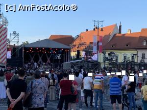 [P16] Centrul Sibiului este foarte animat în această perioadă-Piața Mare » foto by AZE
 - 
<span class="allrVoted glyphicon glyphicon-heart hidden" id="av1374486"></span>
<a class="m-l-10 hidden" id="sv1374486" onclick="voting_Foto_DelVot(,1374486,14186)" role="button">șterge vot <span class="glyphicon glyphicon-remove"></span></a>
<a id="v91374486" class=" c-red"  onclick="voting_Foto_SetVot(1374486)" role="button"><span class="glyphicon glyphicon-heart-empty"></span> <b>LIKE</b> = Votează poza</a> <img class="hidden"  id="f1374486W9" src="/imagini/loader.gif" border="0" /><span class="AjErrMes hidden" id="e1374486ErM"></span>