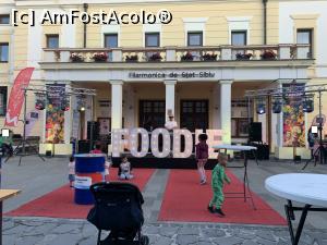 [P08] Atmosferă muzicală la Street Food Festival » foto by AZE
 - 
<span class="allrVoted glyphicon glyphicon-heart hidden" id="av1388456"></span>
<a class="m-l-10 hidden" id="sv1388456" onclick="voting_Foto_DelVot(,1388456,14186)" role="button">șterge vot <span class="glyphicon glyphicon-remove"></span></a>
<a id="v91388456" class=" c-red"  onclick="voting_Foto_SetVot(1388456)" role="button"><span class="glyphicon glyphicon-heart-empty"></span> <b>LIKE</b> = Votează poza</a> <img class="hidden"  id="f1388456W9" src="/imagini/loader.gif" border="0" /><span class="AjErrMes hidden" id="e1388456ErM"></span>
