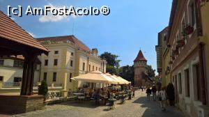 [P10] Siesta de amiaza se poate face si in fata teatrului (sub umbrele)  » foto by AZE
 - 
<span class="allrVoted glyphicon glyphicon-heart hidden" id="av864874"></span>
<a class="m-l-10 hidden" id="sv864874" onclick="voting_Foto_DelVot(,864874,14186)" role="button">șterge vot <span class="glyphicon glyphicon-remove"></span></a>
<a id="v9864874" class=" c-red"  onclick="voting_Foto_SetVot(864874)" role="button"><span class="glyphicon glyphicon-heart-empty"></span> <b>LIKE</b> = Votează poza</a> <img class="hidden"  id="f864874W9" src="/imagini/loader.gif" border="0" /><span class="AjErrMes hidden" id="e864874ErM"></span>