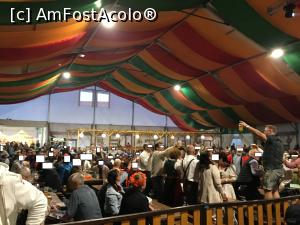 [P12] Iată și solistul cu halba într-o mână, microfonul în cealaltă » foto by AZE
 - 
<span class="allrVoted glyphicon glyphicon-heart hidden" id="av1113473"></span>
<a class="m-l-10 hidden" id="sv1113473" onclick="voting_Foto_DelVot(,1113473,14186)" role="button">șterge vot <span class="glyphicon glyphicon-remove"></span></a>
<a id="v91113473" class=" c-red"  onclick="voting_Foto_SetVot(1113473)" role="button"><span class="glyphicon glyphicon-heart-empty"></span> <b>LIKE</b> = Votează poza</a> <img class="hidden"  id="f1113473W9" src="/imagini/loader.gif" border="0" /><span class="AjErrMes hidden" id="e1113473ErM"></span>