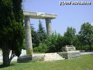 [P03] Sandanski - Monumentul arhitectural Spartacus in parcul din oras » foto by biancuta
 - 
<span class="allrVoted glyphicon glyphicon-heart hidden" id="av340250"></span>
<a class="m-l-10 hidden" id="sv340250" onclick="voting_Foto_DelVot(,340250,14189)" role="button">șterge vot <span class="glyphicon glyphicon-remove"></span></a>
<a id="v9340250" class=" c-red"  onclick="voting_Foto_SetVot(340250)" role="button"><span class="glyphicon glyphicon-heart-empty"></span> <b>LIKE</b> = Votează poza</a> <img class="hidden"  id="f340250W9" src="/imagini/loader.gif" border="0" /><span class="AjErrMes hidden" id="e340250ErM"></span>