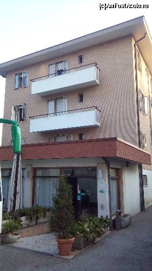 [P05] Hotelul groazei din Padova: Resi de 3 stele.  » foto by Aqvila
 - 
<span class="allrVoted glyphicon glyphicon-heart hidden" id="av673546"></span>
<a class="m-l-10 hidden" id="sv673546" onclick="voting_Foto_DelVot(,673546,14241)" role="button">șterge vot <span class="glyphicon glyphicon-remove"></span></a>
<a id="v9673546" class=" c-red"  onclick="voting_Foto_SetVot(673546)" role="button"><span class="glyphicon glyphicon-heart-empty"></span> <b>LIKE</b> = Votează poza</a> <img class="hidden"  id="f673546W9" src="/imagini/loader.gif" border="0" /><span class="AjErrMes hidden" id="e673546ErM"></span>