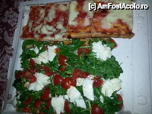 [P17] In Italia este foarte comuna pizza la bucata... iei cat vrei din ce pizza vrei... astfel nu mai esti nevoit sa platesti pentru o pizza intraga cand tu vrei doar o jumatate » foto by asyral
 - 
<span class="allrVoted glyphicon glyphicon-heart hidden" id="av427358"></span>
<a class="m-l-10 hidden" id="sv427358" onclick="voting_Foto_DelVot(,427358,14290)" role="button">șterge vot <span class="glyphicon glyphicon-remove"></span></a>
<a id="v9427358" class=" c-red"  onclick="voting_Foto_SetVot(427358)" role="button"><span class="glyphicon glyphicon-heart-empty"></span> <b>LIKE</b> = Votează poza</a> <img class="hidden"  id="f427358W9" src="/imagini/loader.gif" border="0" /><span class="AjErrMes hidden" id="e427358ErM"></span>