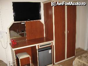 [P02] Interior camera 2 - mobilier, minibar si tv.  » foto by tata123 🔱
 - 
<span class="allrVoted glyphicon glyphicon-heart hidden" id="av427369"></span>
<a class="m-l-10 hidden" id="sv427369" onclick="voting_Foto_DelVot(,427369,14296)" role="button">șterge vot <span class="glyphicon glyphicon-remove"></span></a>
<a id="v9427369" class=" c-red"  onclick="voting_Foto_SetVot(427369)" role="button"><span class="glyphicon glyphicon-heart-empty"></span> <b>LIKE</b> = Votează poza</a> <img class="hidden"  id="f427369W9" src="/imagini/loader.gif" border="0" /><span class="AjErrMes hidden" id="e427369ErM"></span>