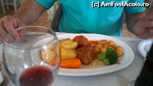 [P02] Stifado, 9 eur.  » foto by maryka
 - 
<span class="allrVoted glyphicon glyphicon-heart hidden" id="av631709"></span>
<a class="m-l-10 hidden" id="sv631709" onclick="voting_Foto_DelVot(,631709,14358)" role="button">șterge vot <span class="glyphicon glyphicon-remove"></span></a>
<a id="v9631709" class=" c-red"  onclick="voting_Foto_SetVot(631709)" role="button"><span class="glyphicon glyphicon-heart-empty"></span> <b>LIKE</b> = Votează poza</a> <img class="hidden"  id="f631709W9" src="/imagini/loader.gif" border="0" /><span class="AjErrMes hidden" id="e631709ErM"></span>