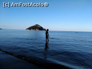 [P09] Vedere de la Paradis Beach spre insula Kinira - aici soarele apune după dealuri pe la 18:30-19:00, de aceea era așa întuneric » foto by Radu P.
 - 
<span class="allrVoted glyphicon glyphicon-heart hidden" id="av887097"></span>
<a class="m-l-10 hidden" id="sv887097" onclick="voting_Foto_DelVot(,887097,14421)" role="button">șterge vot <span class="glyphicon glyphicon-remove"></span></a>
<a id="v9887097" class=" c-red"  onclick="voting_Foto_SetVot(887097)" role="button"><span class="glyphicon glyphicon-heart-empty"></span> <b>LIKE</b> = Votează poza</a> <img class="hidden"  id="f887097W9" src="/imagini/loader.gif" border="0" /><span class="AjErrMes hidden" id="e887097ErM"></span>