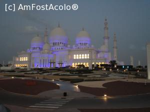 [P12] SHEIKH ZAYED GRAND MOSQUE » foto by Noha
 - 
<span class="allrVoted glyphicon glyphicon-heart hidden" id="av707300"></span>
<a class="m-l-10 hidden" id="sv707300" onclick="voting_Foto_DelVot(,707300,14438)" role="button">șterge vot <span class="glyphicon glyphicon-remove"></span></a>
<a id="v9707300" class=" c-red"  onclick="voting_Foto_SetVot(707300)" role="button"><span class="glyphicon glyphicon-heart-empty"></span> <b>LIKE</b> = Votează poza</a> <img class="hidden"  id="f707300W9" src="/imagini/loader.gif" border="0" /><span class="AjErrMes hidden" id="e707300ErM"></span>