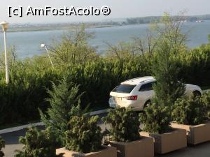 [P23] poza facuta de pe scarile de acces in hotel spre Dunare; masina se poate parca gratis pe aleea din fata intrarii » foto by Dan&Ema
 - 
<span class="allrVoted glyphicon glyphicon-heart hidden" id="av854761"></span>
<a class="m-l-10 hidden" id="sv854761" onclick="voting_Foto_DelVot(,854761,14467)" role="button">șterge vot <span class="glyphicon glyphicon-remove"></span></a>
<a id="v9854761" class=" c-red"  onclick="voting_Foto_SetVot(854761)" role="button"><span class="glyphicon glyphicon-heart-empty"></span> <b>LIKE</b> = Votează poza</a> <img class="hidden"  id="f854761W9" src="/imagini/loader.gif" border="0" /><span class="AjErrMes hidden" id="e854761ErM"></span>