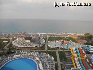 [P06] Tobogane, piscina pentru copii, o parte din piscina principală, amfiteatrul, pe fundal plaja, pontonul şi bineînţeles, marea! .  » foto by marian.dascalu
 - 
<span class="allrVoted glyphicon glyphicon-heart hidden" id="av435708"></span>
<a class="m-l-10 hidden" id="sv435708" onclick="voting_Foto_DelVot(,435708,14487)" role="button">șterge vot <span class="glyphicon glyphicon-remove"></span></a>
<a id="v9435708" class=" c-red"  onclick="voting_Foto_SetVot(435708)" role="button"><span class="glyphicon glyphicon-heart-empty"></span> <b>LIKE</b> = Votează poza</a> <img class="hidden"  id="f435708W9" src="/imagini/loader.gif" border="0" /><span class="AjErrMes hidden" id="e435708ErM"></span>