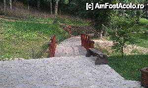 [P22] Podeţ de trecere peste un râuleţ, în parcul oraşului Vrnjacka Banja, Serbia.  » foto by traian.leuca †
 - 
<span class="allrVoted glyphicon glyphicon-heart hidden" id="av437419"></span>
<a class="m-l-10 hidden" id="sv437419" onclick="voting_Foto_DelVot(,437419,14540)" role="button">șterge vot <span class="glyphicon glyphicon-remove"></span></a>
<a id="v9437419" class=" c-red"  onclick="voting_Foto_SetVot(437419)" role="button"><span class="glyphicon glyphicon-heart-empty"></span> <b>LIKE</b> = Votează poza</a> <img class="hidden"  id="f437419W9" src="/imagini/loader.gif" border="0" /><span class="AjErrMes hidden" id="e437419ErM"></span>