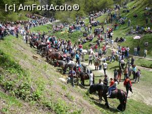 [P35] Una din 'parcările' cabaline, luată cu asalt de amatorii de poze cu cai » foto by Claudiu U.
 - 
<span class="allrVoted glyphicon glyphicon-heart hidden" id="av847866"></span>
<a class="m-l-10 hidden" id="sv847866" onclick="voting_Foto_DelVot(,847866,14550)" role="button">șterge vot <span class="glyphicon glyphicon-remove"></span></a>
<a id="v9847866" class=" c-red"  onclick="voting_Foto_SetVot(847866)" role="button"><span class="glyphicon glyphicon-heart-empty"></span> <b>LIKE</b> = Votează poza</a> <img class="hidden"  id="f847866W9" src="/imagini/loader.gif" border="0" /><span class="AjErrMes hidden" id="e847866ErM"></span>