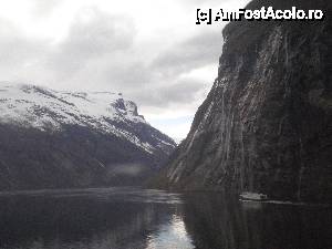 [P48] imagini luate pe fiordul Geirangerfjord, la plecare » foto by grecudoina
 - 
<span class="allrVoted glyphicon glyphicon-heart hidden" id="av439961"></span>
<a class="m-l-10 hidden" id="sv439961" onclick="voting_Foto_DelVot(,439961,14621)" role="button">șterge vot <span class="glyphicon glyphicon-remove"></span></a>
<a id="v9439961" class=" c-red"  onclick="voting_Foto_SetVot(439961)" role="button"><span class="glyphicon glyphicon-heart-empty"></span> <b>LIKE</b> = Votează poza</a> <img class="hidden"  id="f439961W9" src="/imagini/loader.gif" border="0" /><span class="AjErrMes hidden" id="e439961ErM"></span>
