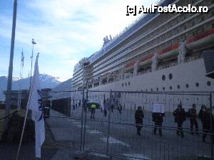 [P01] dimineata in Flaam, coborarea de pe vas » foto by grecudoina
 - 
<span class="allrVoted glyphicon glyphicon-heart hidden" id="av440944"></span>
<a class="m-l-10 hidden" id="sv440944" onclick="voting_Foto_DelVot(,440944,14621)" role="button">șterge vot <span class="glyphicon glyphicon-remove"></span></a>
<a id="v9440944" class=" c-red"  onclick="voting_Foto_SetVot(440944)" role="button"><span class="glyphicon glyphicon-heart-empty"></span> <b>LIKE</b> = Votează poza</a> <img class="hidden"  id="f440944W9" src="/imagini/loader.gif" border="0" /><span class="AjErrMes hidden" id="e440944ErM"></span>