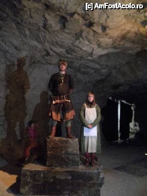 [P35] la intrarea in White Cave, gazdele care ne-au urat bun venit » foto by grecudoina
 - 
<span class="allrVoted glyphicon glyphicon-heart hidden" id="av440993"></span>
<a class="m-l-10 hidden" id="sv440993" onclick="voting_Foto_DelVot(,440993,14621)" role="button">șterge vot <span class="glyphicon glyphicon-remove"></span></a>
<a id="v9440993" class=" c-red"  onclick="voting_Foto_SetVot(440993)" role="button"><span class="glyphicon glyphicon-heart-empty"></span> <b>LIKE</b> = Votează poza</a> <img class="hidden"  id="f440993W9" src="/imagini/loader.gif" border="0" /><span class="AjErrMes hidden" id="e440993ErM"></span>