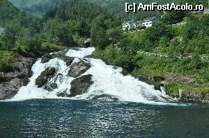 [P09] Ultima cascada din Geiranger fiord » foto by s.simona
 - 
<span class="allrVoted glyphicon glyphicon-heart hidden" id="av529749"></span>
<a class="m-l-10 hidden" id="sv529749" onclick="voting_Foto_DelVot(,529749,14621)" role="button">șterge vot <span class="glyphicon glyphicon-remove"></span></a>
<a id="v9529749" class=" c-red"  onclick="voting_Foto_SetVot(529749)" role="button"><span class="glyphicon glyphicon-heart-empty"></span> <b>LIKE</b> = Votează poza</a> <img class="hidden"  id="f529749W9" src="/imagini/loader.gif" border="0" /><span class="AjErrMes hidden" id="e529749ErM"></span>
