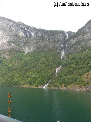 [P20] În drum spre Bergen - Cu 'Lady Elisabeth' în croazieră pe Sognefjord.  » foto by iulianic
 - 
<span class="allrVoted glyphicon glyphicon-heart hidden" id="av475135"></span>
<a class="m-l-10 hidden" id="sv475135" onclick="voting_Foto_DelVot(,475135,14660)" role="button">șterge vot <span class="glyphicon glyphicon-remove"></span></a>
<a id="v9475135" class=" c-red"  onclick="voting_Foto_SetVot(475135)" role="button"><span class="glyphicon glyphicon-heart-empty"></span> <b>LIKE</b> = Votează poza</a> <img class="hidden"  id="f475135W9" src="/imagini/loader.gif" border="0" /><span class="AjErrMes hidden" id="e475135ErM"></span>