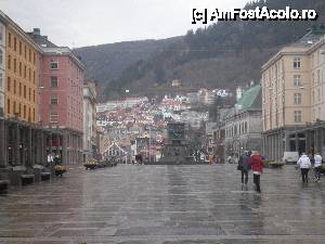 [P06] 'Bergen - capitala fiordurilor' / zona centrala si cartierul de case intins pe deal » foto by grecudoina
 - 
<span class="allrVoted glyphicon glyphicon-heart hidden" id="av441219"></span>
<a class="m-l-10 hidden" id="sv441219" onclick="voting_Foto_DelVot(,441219,14660)" role="button">șterge vot <span class="glyphicon glyphicon-remove"></span></a>
<a id="v9441219" class=" c-red"  onclick="voting_Foto_SetVot(441219)" role="button"><span class="glyphicon glyphicon-heart-empty"></span> <b>LIKE</b> = Votează poza</a> <img class="hidden"  id="f441219W9" src="/imagini/loader.gif" border="0" /><span class="AjErrMes hidden" id="e441219ErM"></span>