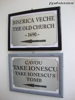 [P19] Urmăm indicatoarele spre celelalte obiective din curtea veche a Mănăstirii Sinaia.  » foto by Floryn81
 - 
<span class="allrVoted glyphicon glyphicon-heart hidden" id="av642882"></span>
<a class="m-l-10 hidden" id="sv642882" onclick="voting_Foto_DelVot(,642882,14696)" role="button">șterge vot <span class="glyphicon glyphicon-remove"></span></a>
<a id="v9642882" class=" c-red"  onclick="voting_Foto_SetVot(642882)" role="button"><span class="glyphicon glyphicon-heart-empty"></span> <b>LIKE</b> = Votează poza</a> <img class="hidden"  id="f642882W9" src="/imagini/loader.gif" border="0" /><span class="AjErrMes hidden" id="e642882ErM"></span>