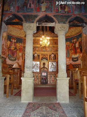 [P31] Nu plecăm totuși fără a face o ultimă fotografie în biserica veche a Mănăstirii Sinaia.  » foto by Floryn81
 - 
<span class="allrVoted glyphicon glyphicon-heart hidden" id="av642894"></span>
<a class="m-l-10 hidden" id="sv642894" onclick="voting_Foto_DelVot(,642894,14696)" role="button">șterge vot <span class="glyphicon glyphicon-remove"></span></a>
<a id="v9642894" class=" c-red"  onclick="voting_Foto_SetVot(642894)" role="button"><span class="glyphicon glyphicon-heart-empty"></span> <b>LIKE</b> = Votează poza</a> <img class="hidden"  id="f642894W9" src="/imagini/loader.gif" border="0" /><span class="AjErrMes hidden" id="e642894ErM"></span>