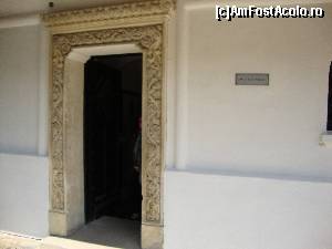 [P33] Vom vizita și cavoul lui Take Ionescu, aflat în curtea veche a Mănăstirii Sinaia.  » foto by Floryn81
 - 
<span class="allrVoted glyphicon glyphicon-heart hidden" id="av642896"></span>
<a class="m-l-10 hidden" id="sv642896" onclick="voting_Foto_DelVot(,642896,14696)" role="button">șterge vot <span class="glyphicon glyphicon-remove"></span></a>
<a id="v9642896" class=" c-red"  onclick="voting_Foto_SetVot(642896)" role="button"><span class="glyphicon glyphicon-heart-empty"></span> <b>LIKE</b> = Votează poza</a> <img class="hidden"  id="f642896W9" src="/imagini/loader.gif" border="0" /><span class="AjErrMes hidden" id="e642896ErM"></span>