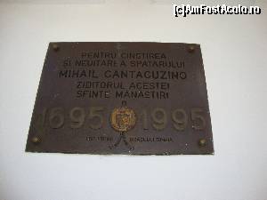 [P37] La plecare observăm o inscripție comemorativă, dezvelită în 1995 în memoria ctitorului Mănăstirii Sinaia. Ne place acest lăcaș de cult și îl vom mai vizita!  » foto by Floryn81
 - 
<span class="allrVoted glyphicon glyphicon-heart hidden" id="av642900"></span>
<a class="m-l-10 hidden" id="sv642900" onclick="voting_Foto_DelVot(,642900,14696)" role="button">șterge vot <span class="glyphicon glyphicon-remove"></span></a>
<a id="v9642900" class=" c-red"  onclick="voting_Foto_SetVot(642900)" role="button"><span class="glyphicon glyphicon-heart-empty"></span> <b>LIKE</b> = Votează poza</a> <img class="hidden"  id="f642900W9" src="/imagini/loader.gif" border="0" /><span class="AjErrMes hidden" id="e642900ErM"></span>