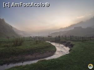 [P28] Fundătura Ponorului » foto by Mika <span class="label label-default labelC_thin small">NEVOTABILĂ</span>