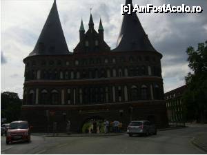 [P20] Lubeck, Germania – O poartă din oraş » foto by iccata
 - 
<span class="allrVoted glyphicon glyphicon-heart hidden" id="av445413"></span>
<a class="m-l-10 hidden" id="sv445413" onclick="voting_Foto_DelVot(,445413,14776)" role="button">șterge vot <span class="glyphicon glyphicon-remove"></span></a>
<a id="v9445413" class=" c-red"  onclick="voting_Foto_SetVot(445413)" role="button"><span class="glyphicon glyphicon-heart-empty"></span> <b>LIKE</b> = Votează poza</a> <img class="hidden"  id="f445413W9" src="/imagini/loader.gif" border="0" /><span class="AjErrMes hidden" id="e445413ErM"></span>