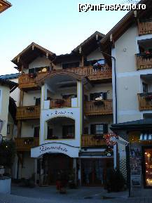 [P07] Un hotel cu o arhitectura ce mie mi-a placut, din St. Wolfgang » foto by ileanaxperta*
 - 
<span class="allrVoted glyphicon glyphicon-heart hidden" id="av45078"></span>
<a class="m-l-10 hidden" id="sv45078" onclick="voting_Foto_DelVot(,45078,14815)" role="button">șterge vot <span class="glyphicon glyphicon-remove"></span></a>
<a id="v945078" class=" c-red"  onclick="voting_Foto_SetVot(45078)" role="button"><span class="glyphicon glyphicon-heart-empty"></span> <b>LIKE</b> = Votează poza</a> <img class="hidden"  id="f45078W9" src="/imagini/loader.gif" border="0" /><span class="AjErrMes hidden" id="e45078ErM"></span>