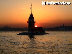 [P03] Kiz Kulesi & Galata Kulesi / Kiz Kulesi si apusul » foto by GabrielaG
 - 
<span class="allrVoted glyphicon glyphicon-heart hidden" id="av396034"></span>
<a class="m-l-10 hidden" id="sv396034" onclick="voting_Foto_DelVot(,396034,14995)" role="button">șterge vot <span class="glyphicon glyphicon-remove"></span></a>
<a id="v9396034" class=" c-red"  onclick="voting_Foto_SetVot(396034)" role="button"><span class="glyphicon glyphicon-heart-empty"></span> <b>LIKE</b> = Votează poza</a> <img class="hidden"  id="f396034W9" src="/imagini/loader.gif" border="0" /><span class="AjErrMes hidden" id="e396034ErM"></span>