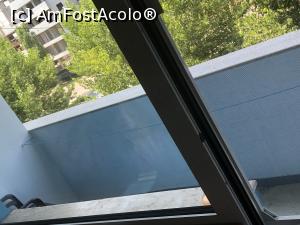 [P09] Balconul cu vedere catre spatele hotelului, curtea acestuia cu copaci si bulevard » foto by Dan&Ema
 - 
<span class="allrVoted glyphicon glyphicon-heart hidden" id="av991698"></span>
<a class="m-l-10 hidden" id="sv991698" onclick="voting_Foto_DelVot(,991698,15158)" role="button">șterge vot <span class="glyphicon glyphicon-remove"></span></a>
<a id="v9991698" class=" c-red"  onclick="voting_Foto_SetVot(991698)" role="button"><span class="glyphicon glyphicon-heart-empty"></span> <b>LIKE</b> = Votează poza</a> <img class="hidden"  id="f991698W9" src="/imagini/loader.gif" border="0" /><span class="AjErrMes hidden" id="e991698ErM"></span>